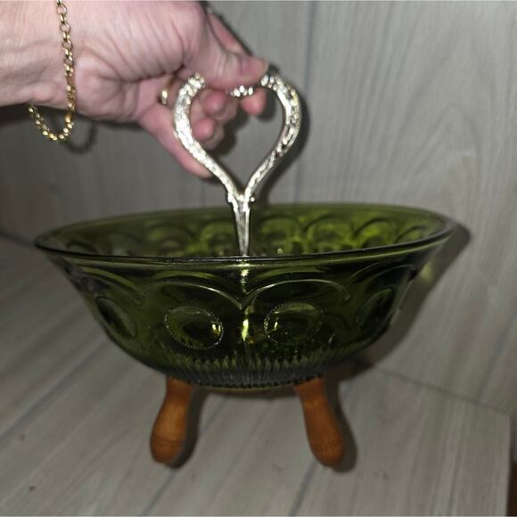 Vtg Green Glass Candy Dish Wood Feet Metal Heart Shaped Handle Table Centerpiece - Picture 7 of 7
